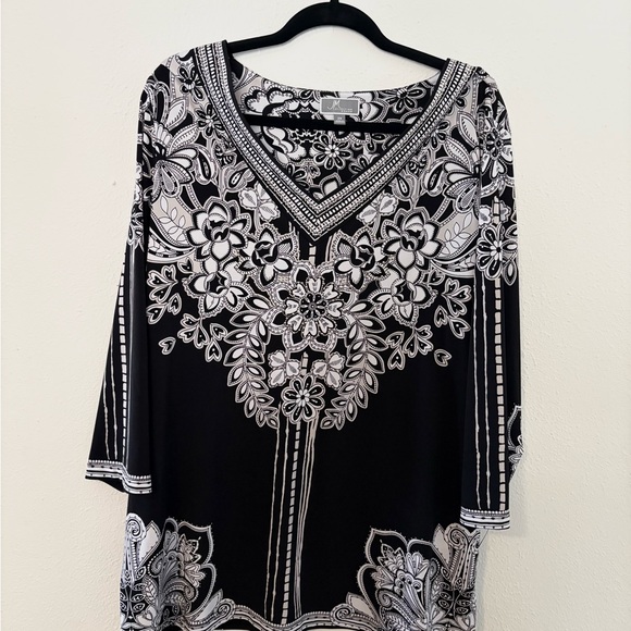 JM Collection Tops - JM Collection Black and White Floral Blouse